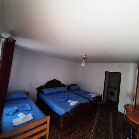 Kulla E Vjeter Hotel Koman Room photo