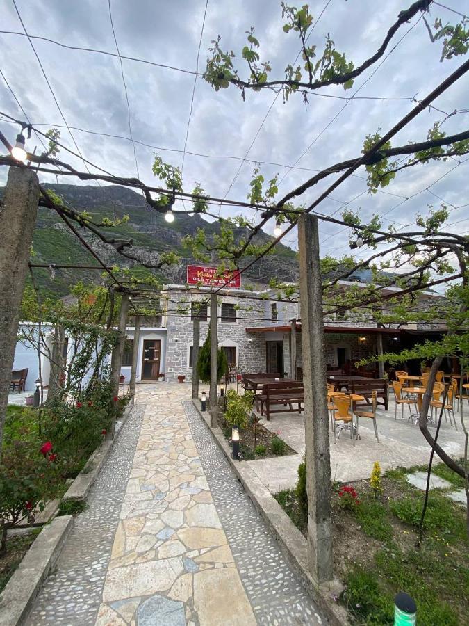 Kulla E Vjeter Hotel Koman Exterior photo