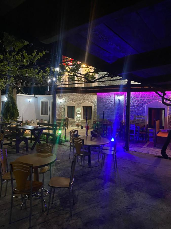 Kulla E Vjeter Hotel Koman Exterior photo